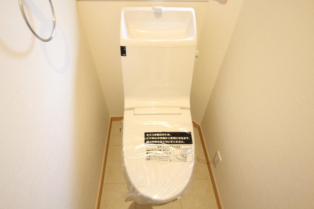 Toilet. 5 Building
