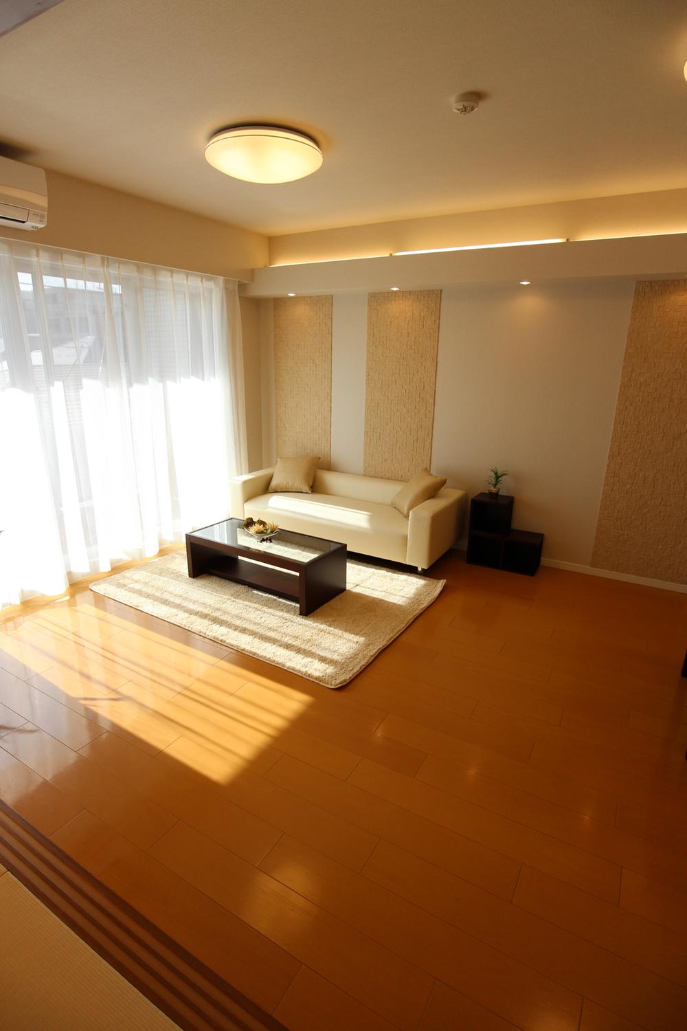 Living. Indoor (11 May 2013) Shooting Facing south, Good per yang