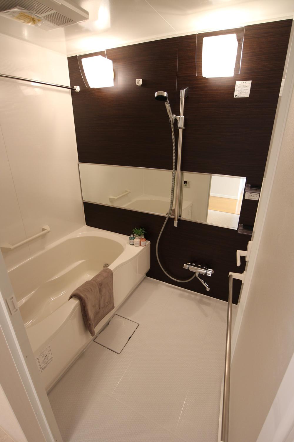 Bathroom. Indoor (11 May 2013) Shooting Unit bus is already exchange