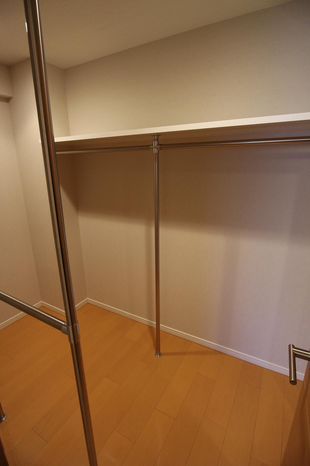 Receipt. Also there is the entrance and exit can be a walk-in closet from the hallway side of the room (11 May 2013) shooting 6.6 Pledge of Western-style.