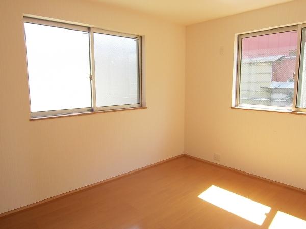 Non-living room. Second floor 6 Pledge. Sun from two directions is the insertion bright rooms. 
