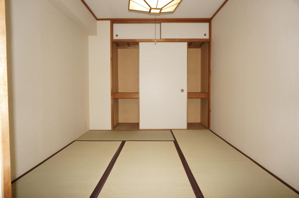 Living and room. Japanese-style room 6 quires