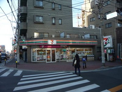 Convenience store. 450m to Seven-Eleven (convenience store)