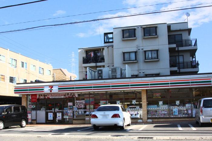 Convenience store. 170m to Seven-Eleven
