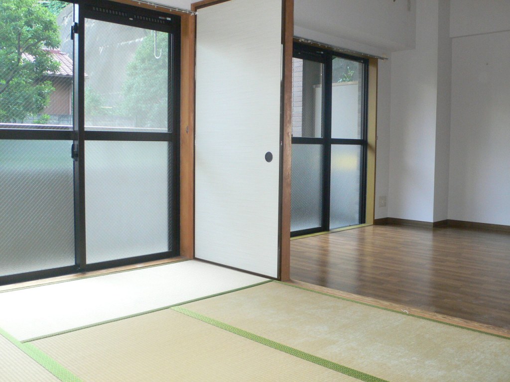 Living and room. Japanese-style room ・ LD  Will be inverted type of photo.