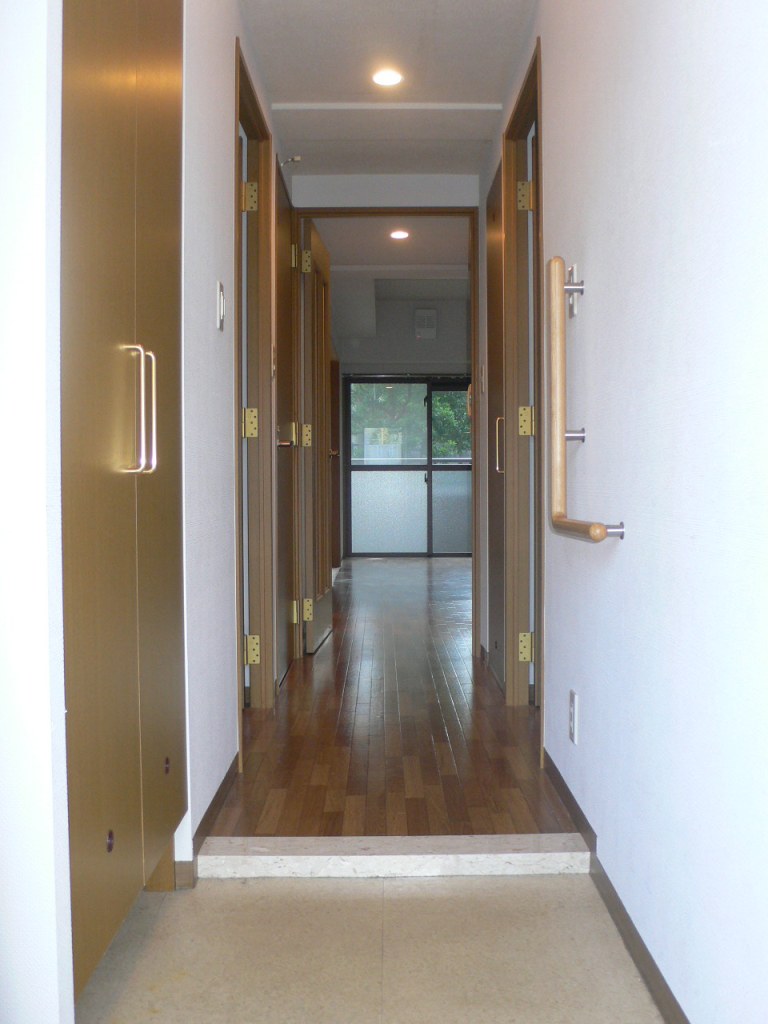 Entrance. Entrance ・ Corridor  The same type ・ It will be in a separate dwelling unit photos.