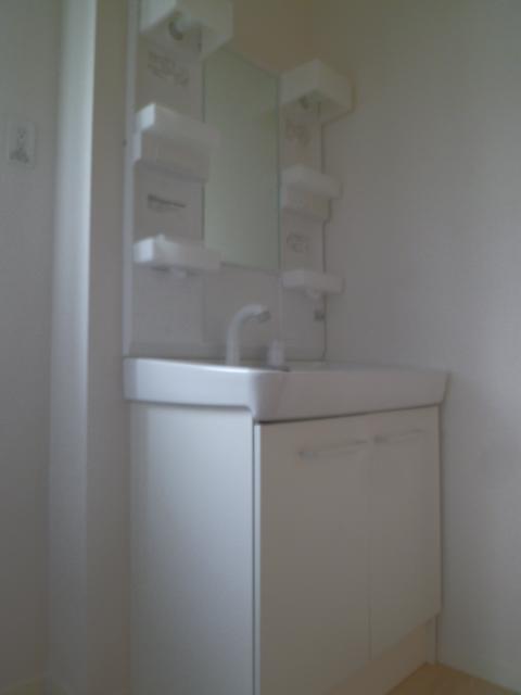 Wash basin, toilet. Indoor (12 May 2013) Shooting