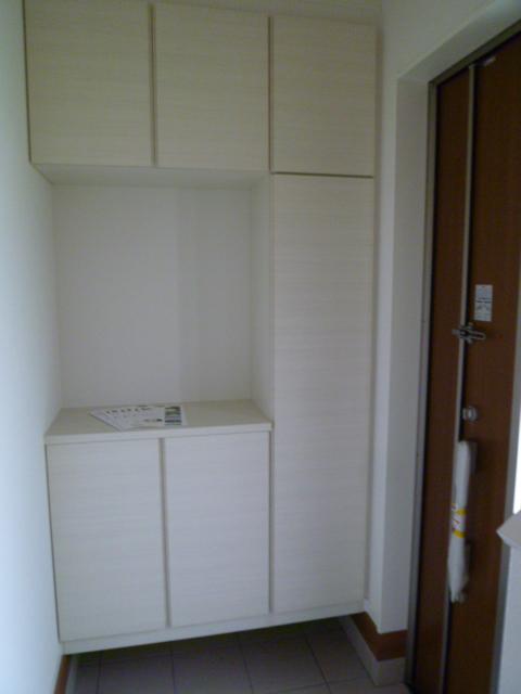 Entrance. Local (12 May 2013) Shooting