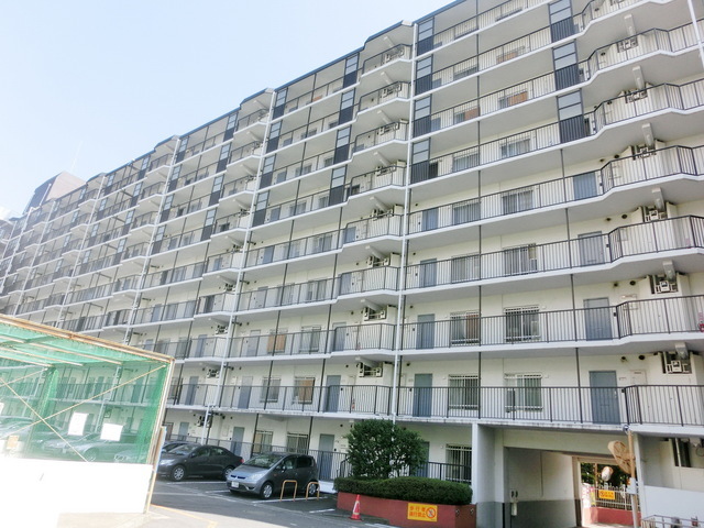 Building appearance. 9-storey ・ It is steel-reinforced concrete