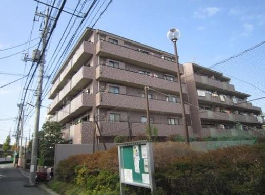 Local appearance photo. True south-facing sunny!