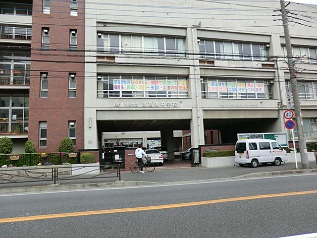 Junior high school. 821m to the Kawasaki Municipal Higashikozu junior high school