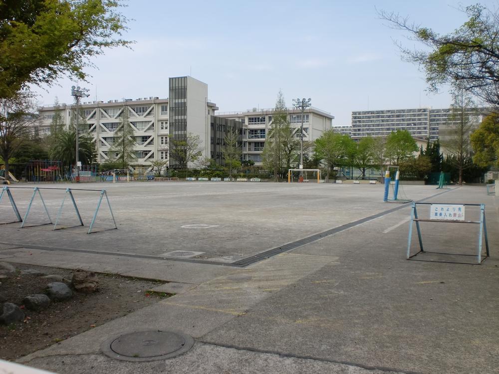 Primary school. Hisamoto until elementary school 1300m