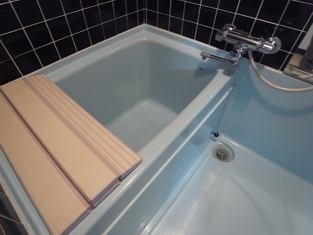 Bathroom. Indoor (10 May 2013) Shooting