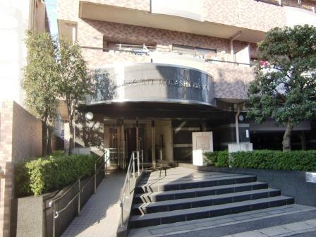 Entrance. Common areas