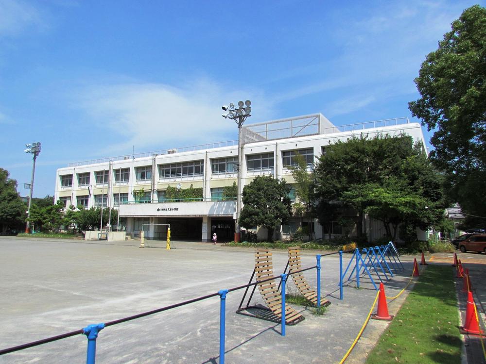 Primary school. Hisamoto until elementary school 900m