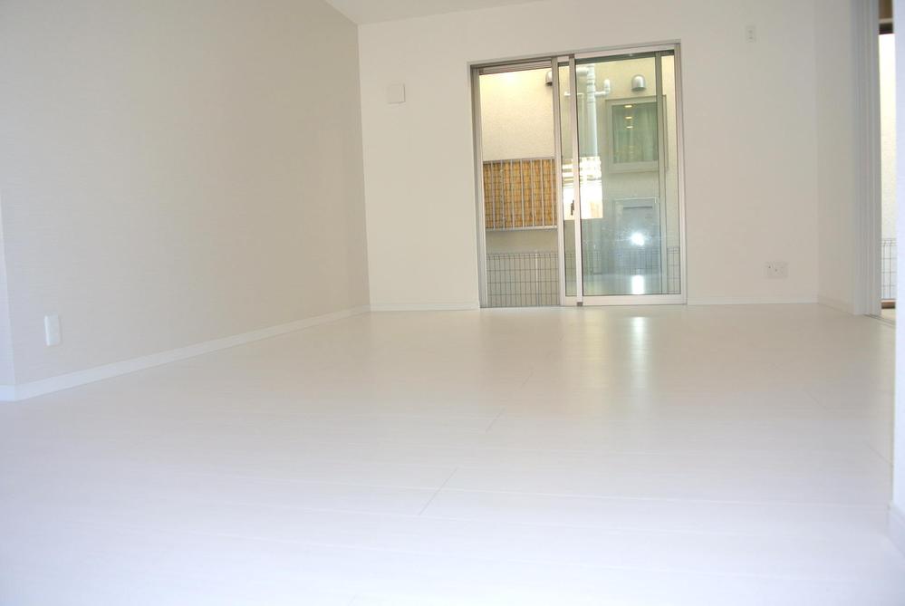 Living. Family gatherings in the spacious spacious living