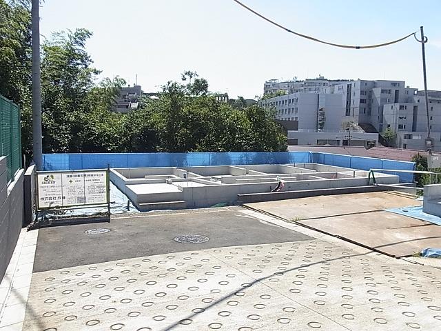 Local photos, including front road. 1 Building site (October 2013) Shooting