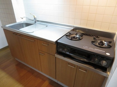 Kitchen. Gas stove is already installed