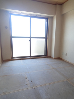 Living and room. Tenants will enter the tatami Once you have determined