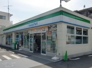Convenience store. 300m to FamilyMart Kamisakunobe store (convenience store)