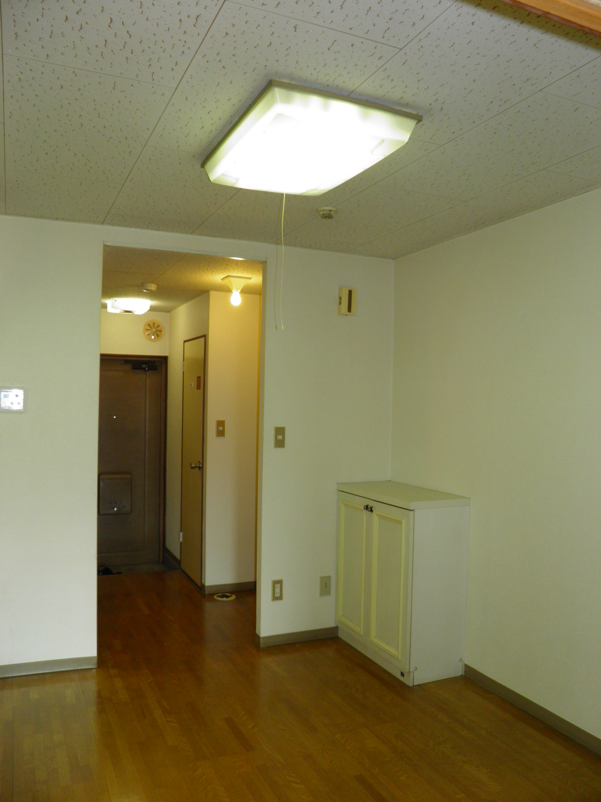 Living and room. 6 Pledge is a dining