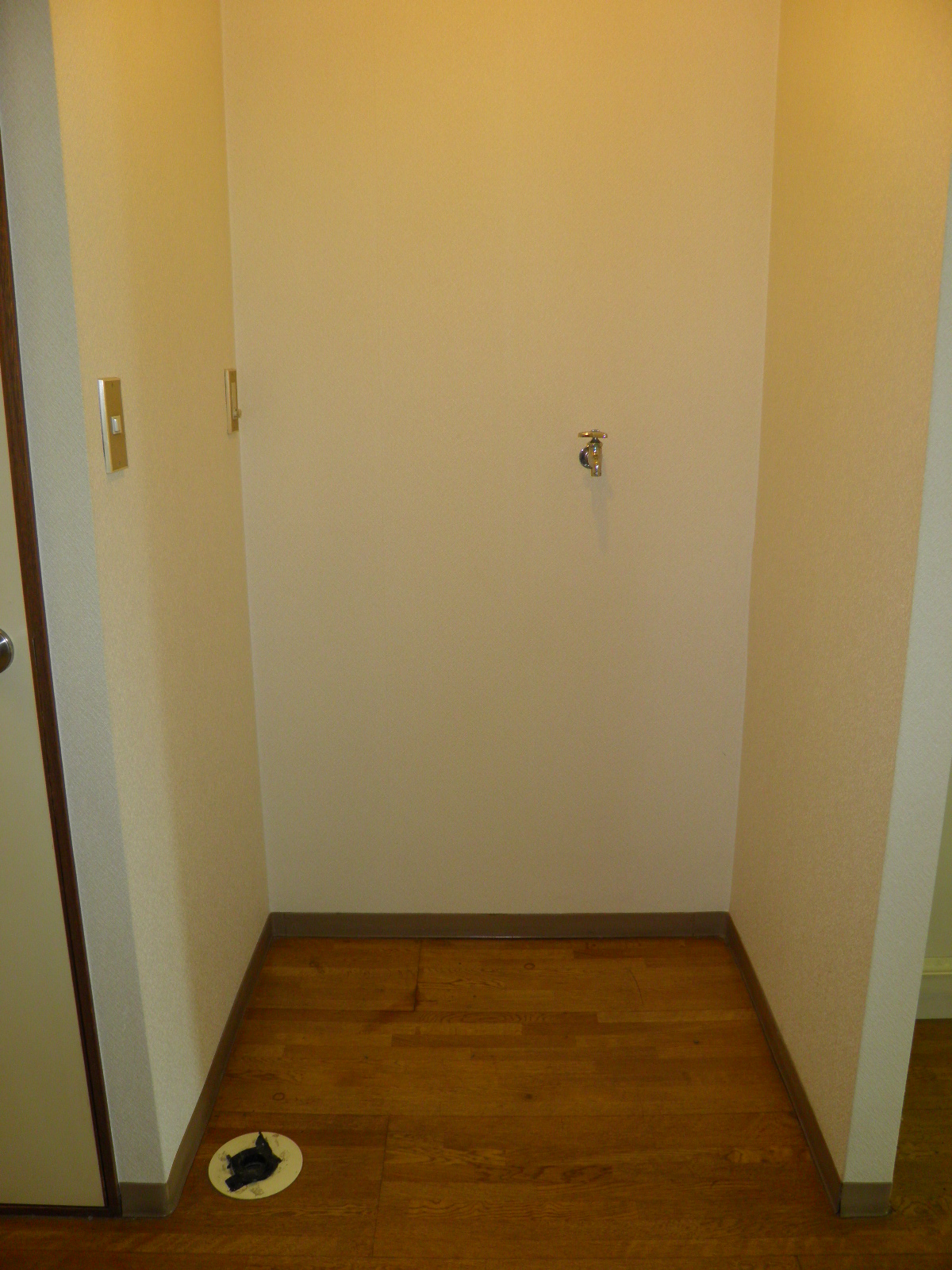 Other Equipment. It is indoor washing machine Storage