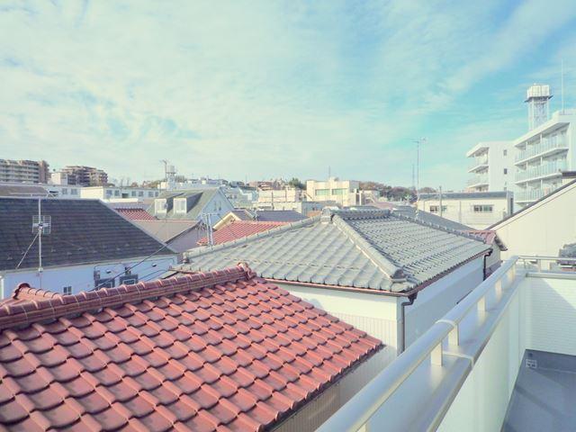 View photos from the dwelling unit. Please call up to alpine industry 0800-603-0604 [Toll free]    "Two car space is I am happy. Is a 9-minute walk from the popular mizonokuchi station. Southeast public road 5.6M. It is a city gas. "