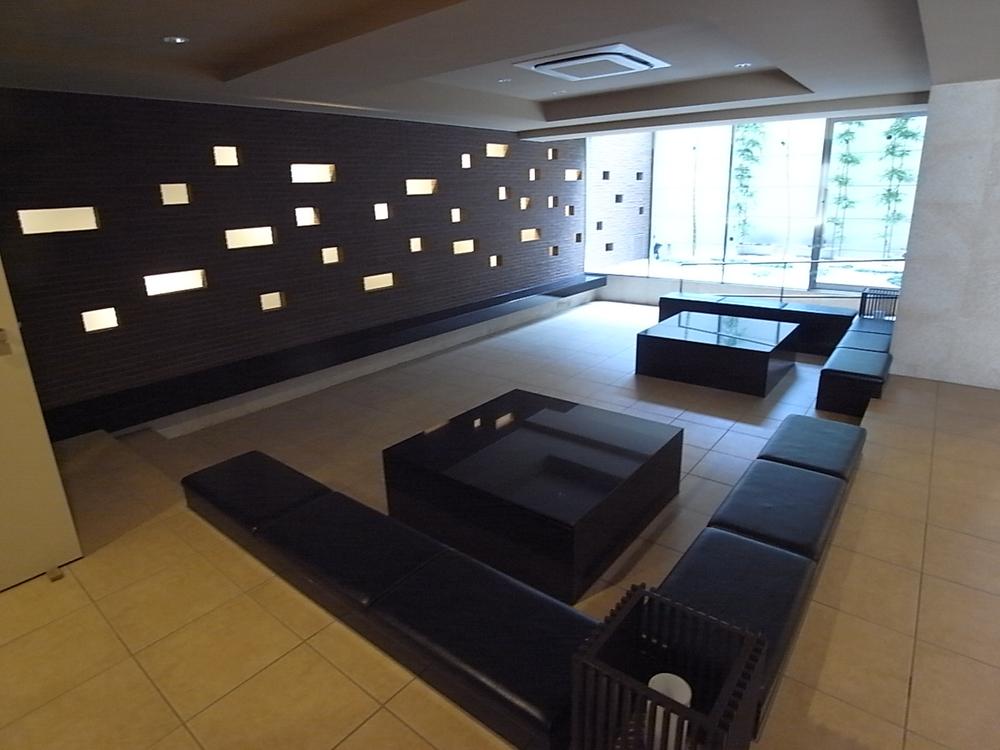 Other common areas. Common areas (spacious and welcoming entrance in the lobby)