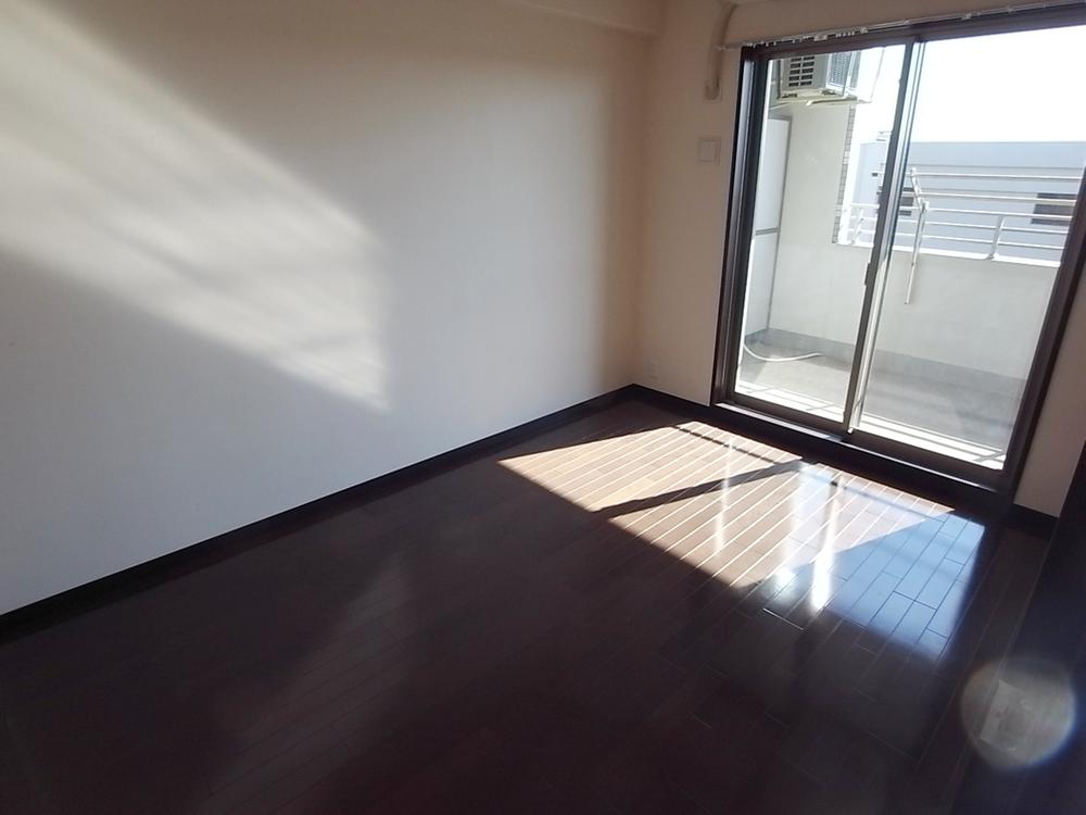 Non-living room. Indoor (11 May 2013) Shooting