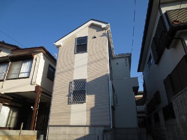 Local appearance photo. It is a quiet residential area