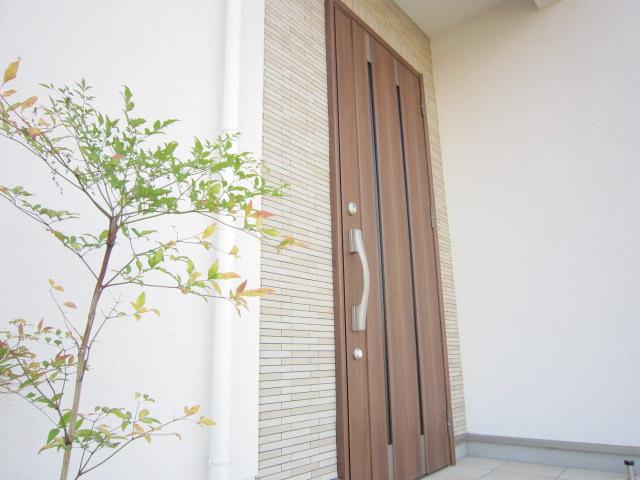 Entrance. Local (July 2013) shooting model building