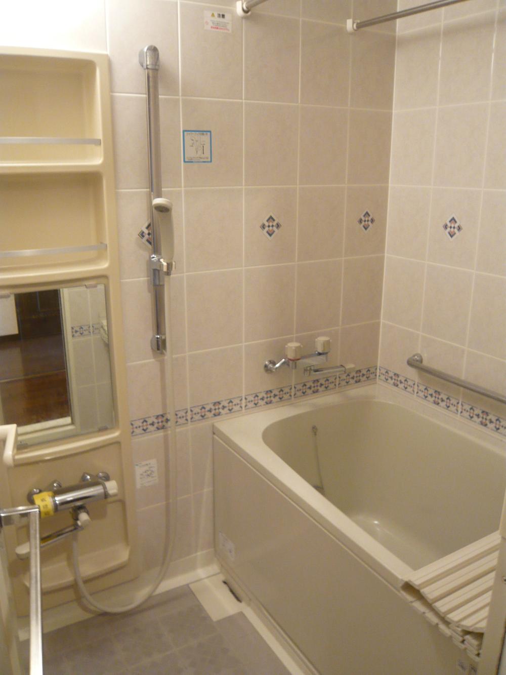 Bathroom. Indoor (12 May 2013) Shooting 1216 is the type of unit bus. Because with bathroom ventilation dryer, It is also safe on a rainy day.