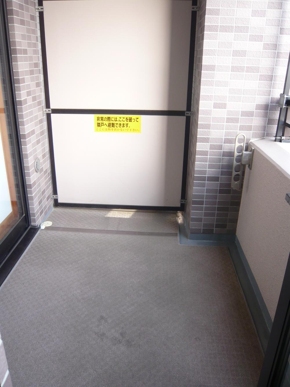 Balcony. Indoor (12 May 2013), a balcony with a shooting depth, You can hang out without laundry to get wet if some of the rain