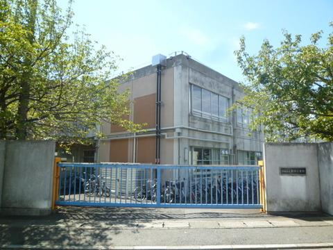 Primary school. 1160m to Kawasaki City New Elementary School