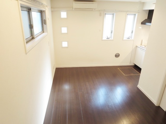 Living and room. 6 tatami of Western-style