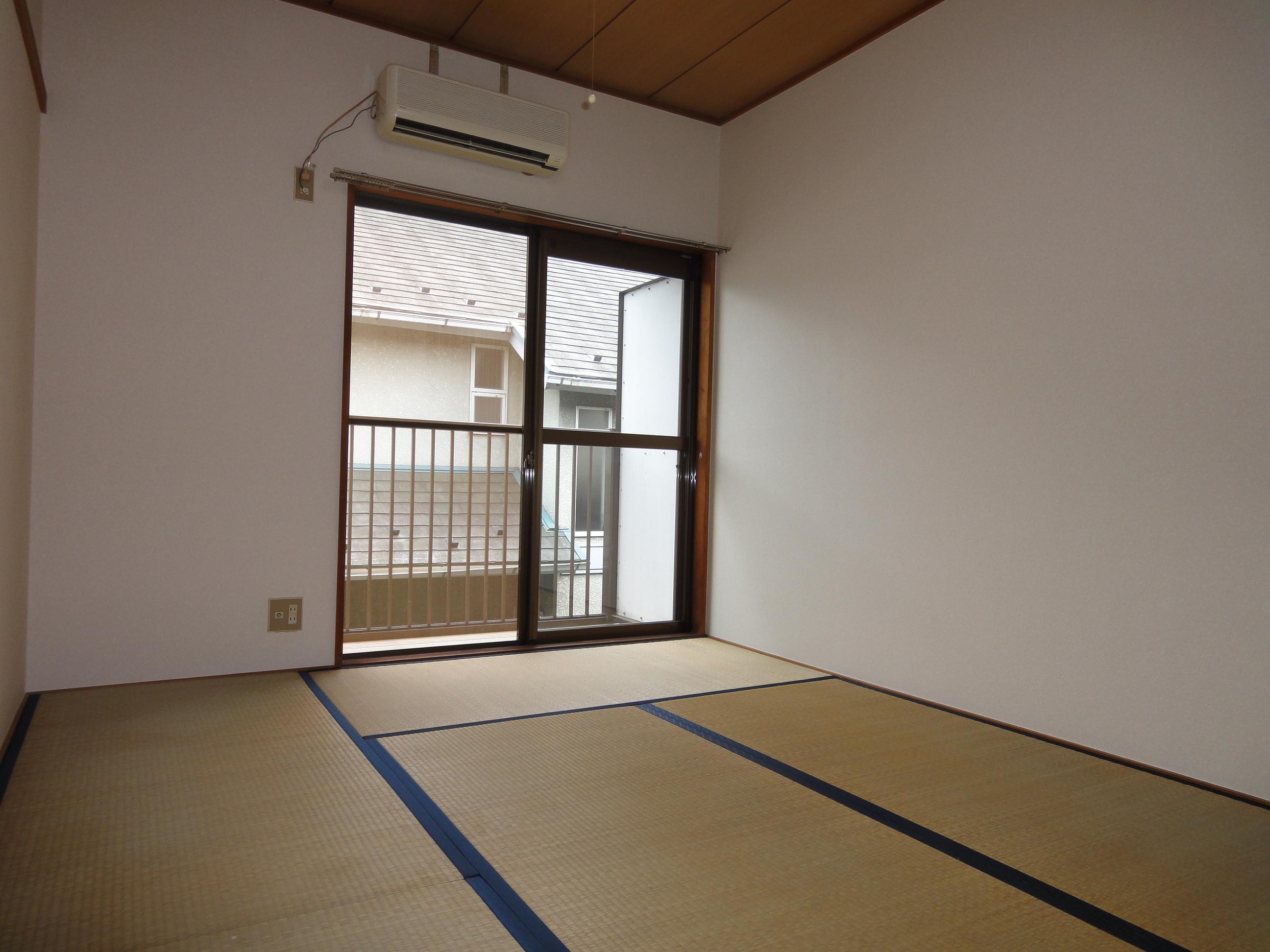 Living and room. Japanese-style room 6 quires Air-conditioned