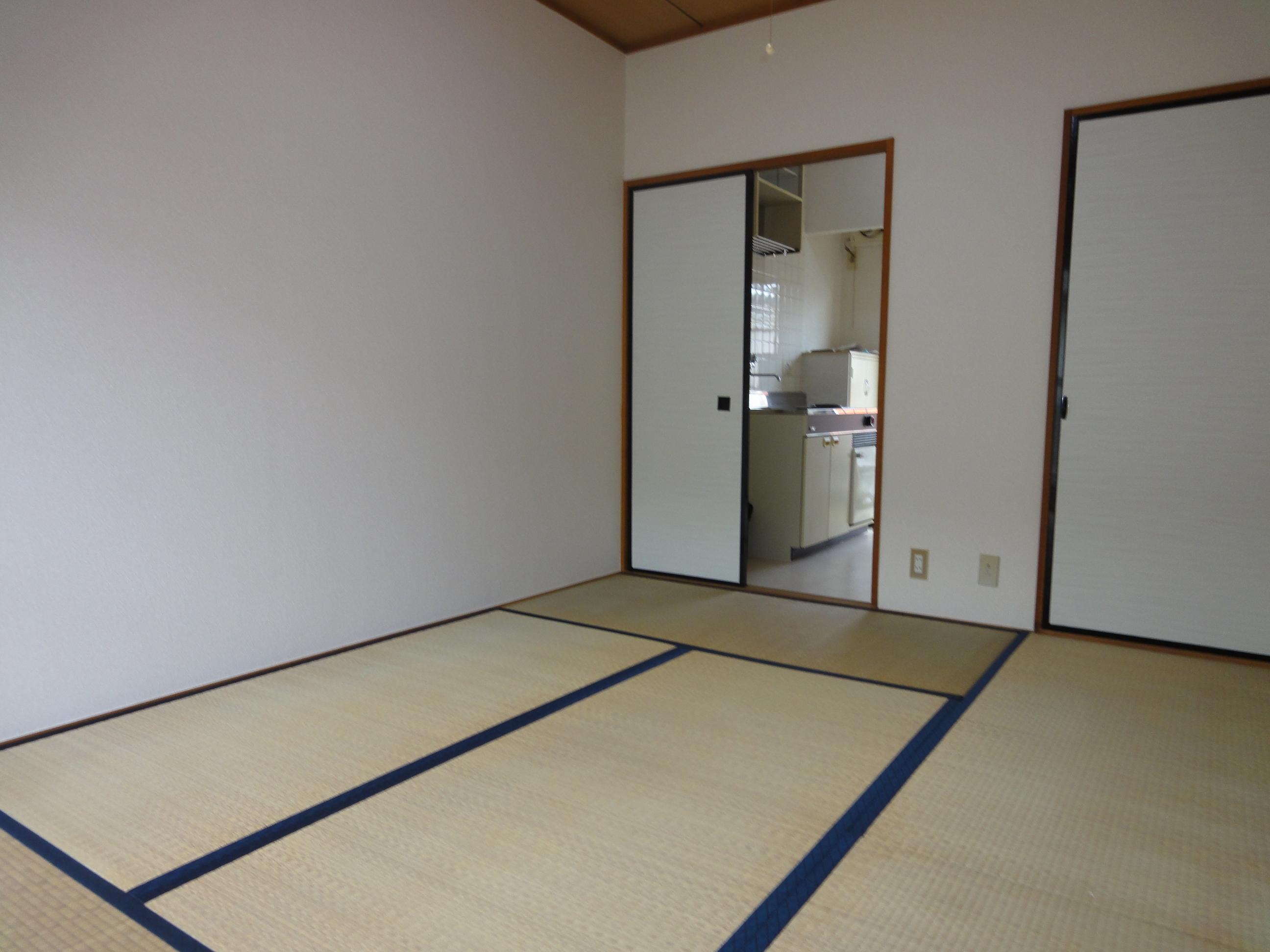 Living and room. Japanese-style room 6 quires There is storage space