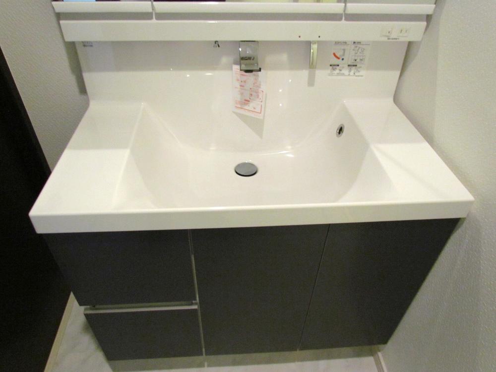 Power generation ・ Hot water equipment. Vanity of width 900