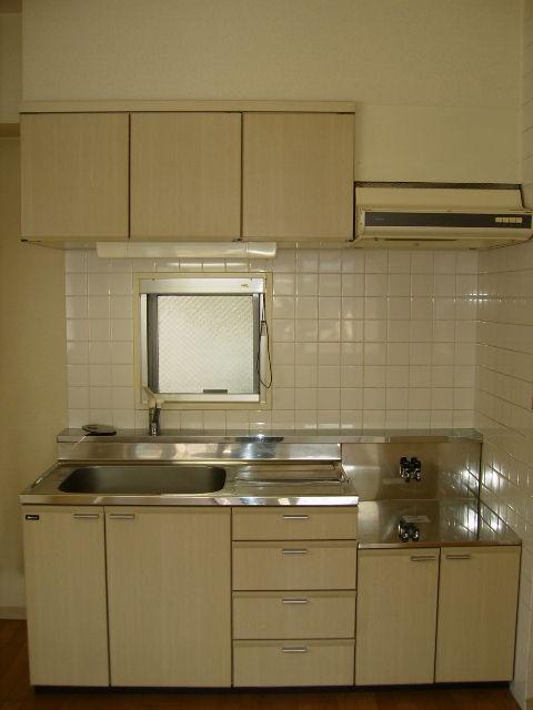 Kitchen. Two-burner gas stove can be installed ☆