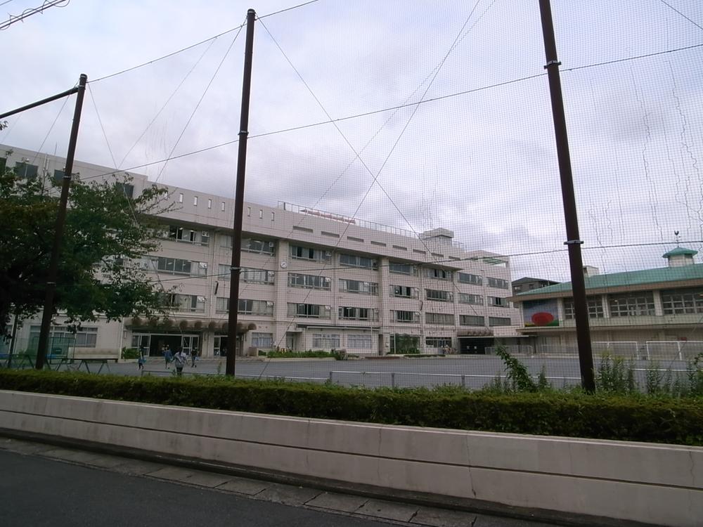 Primary school. 770m to the Kawasaki Municipal Suenaga Elementary School