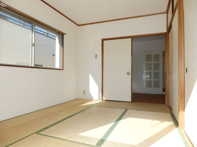 Living and room. Two-sided lighting bright Japanese-style