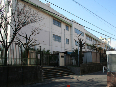 Primary school. Sakado until the elementary school (elementary school) 220m