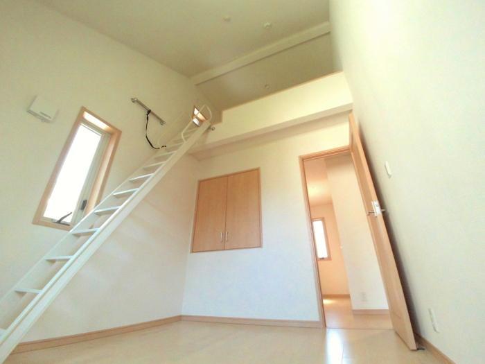 Non-living room. Please call up to alpine industry 0800-603-0604 [Toll free]     You walk in the flat until the "station. Counter Kitchen. LDK17 quires more. Two-story house. Loft there. "