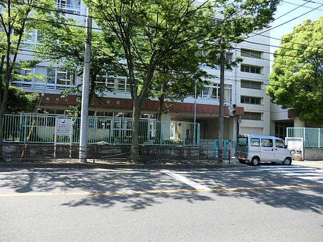 Primary school. 837m to Kawasaki Tateno River Elementary School