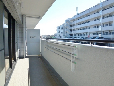 Balcony. Facing south It will also be fun to hang out your laundry. 