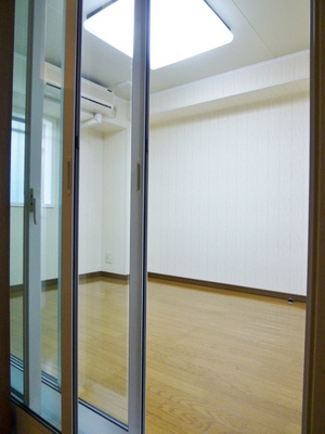 Other room space.  [Soundproof room] Grand piano Allowed! It has become a double-sash. 