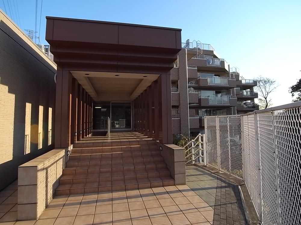 Entrance. Common areas