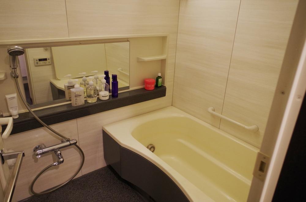 Bathroom. Indoor (11 May 2013) Shooting