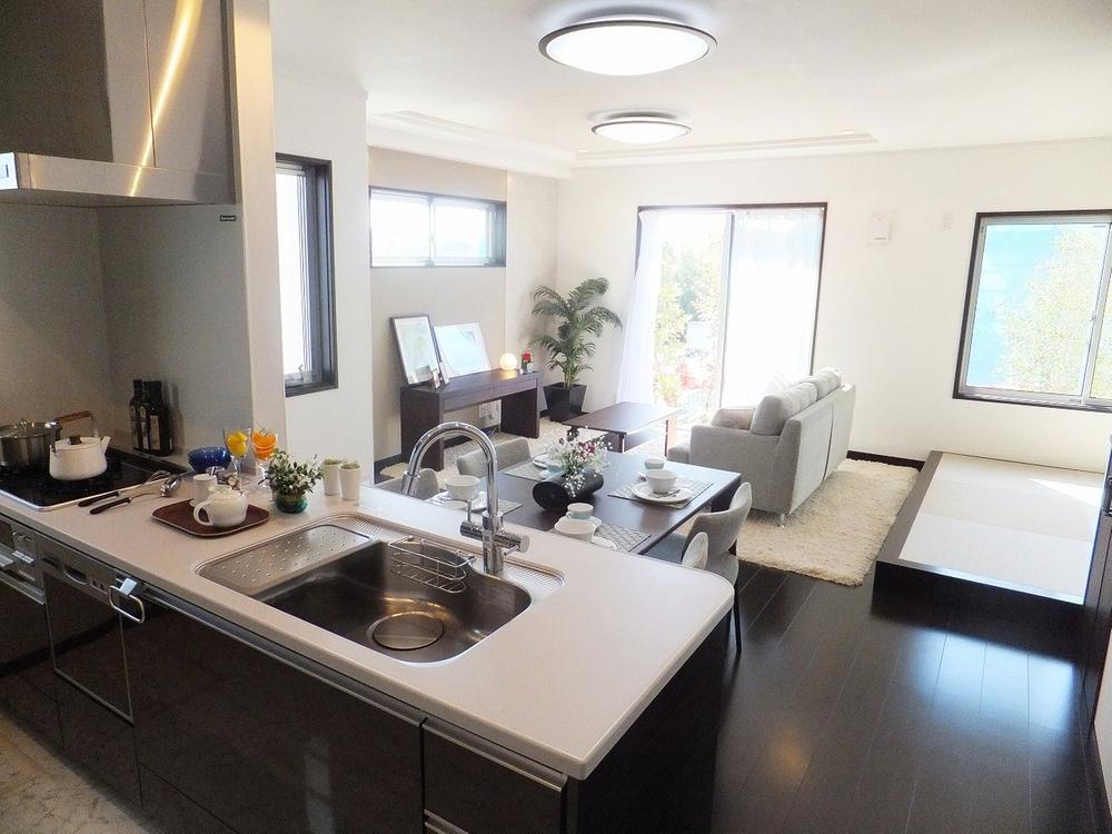 Kitchen. Indoor (10 May 2013) Shooting Popular open type of counter kitchen