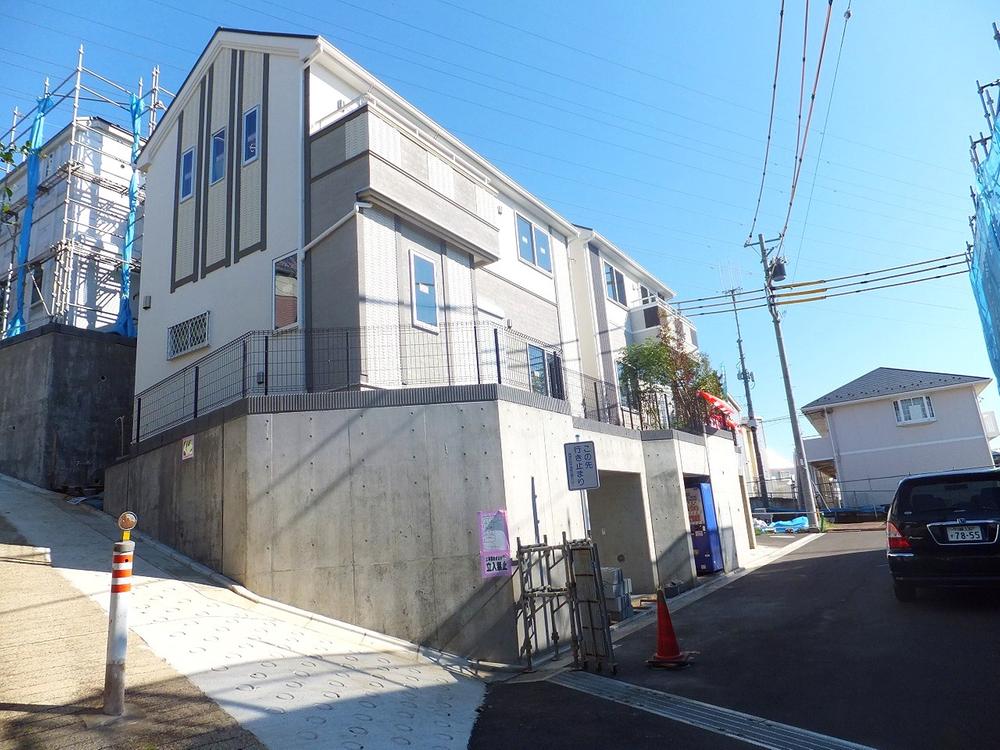 Local photos, including front road. Local (10 May 2013) Shooting It is the road of south 6m.